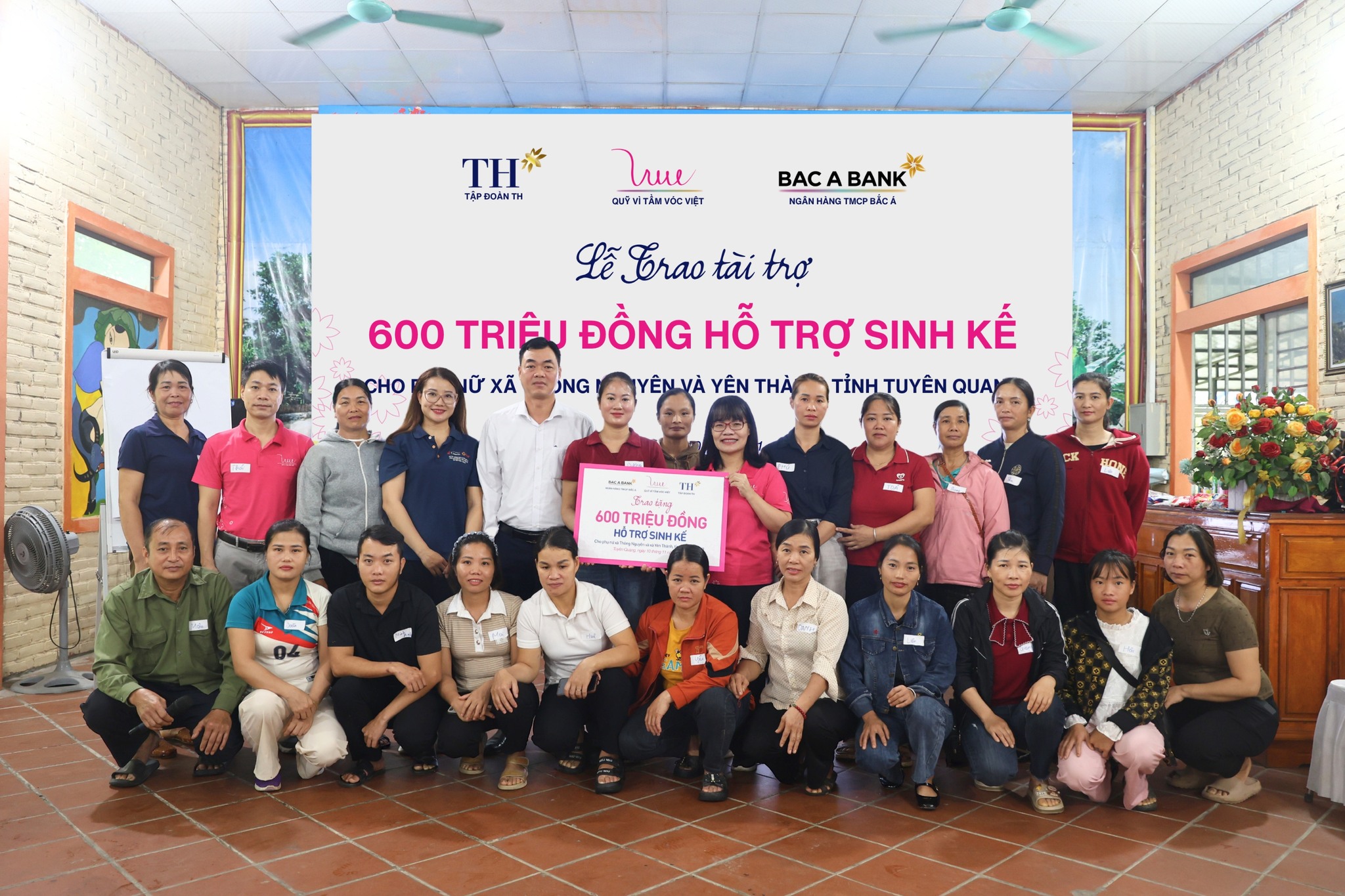 Trao 600 triệu đồng hỗ trợ sinh kế cho phụ nữ có hoàn cảnh khó khăn tại Tuyên Quang